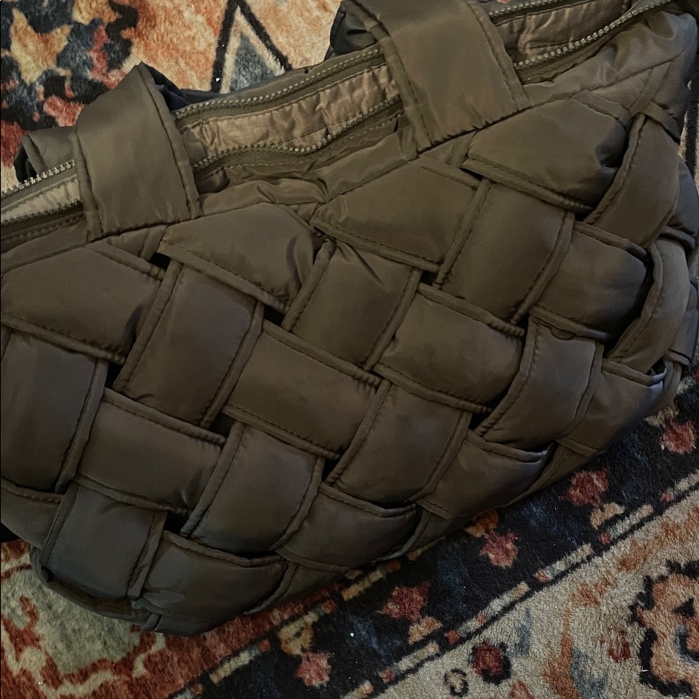 Woman’s grey Woven Shoulder Bag – Stylish Quilted crossbody strap